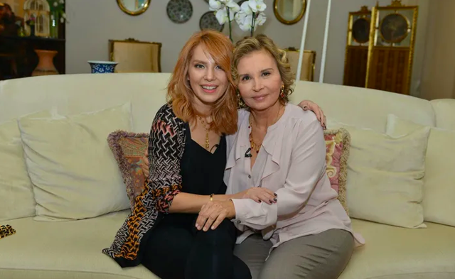 Nazlı Ilıcak kimdir tahliye oldu kaç yaşında eşi ve çocukları kimdir? - Resim: 1