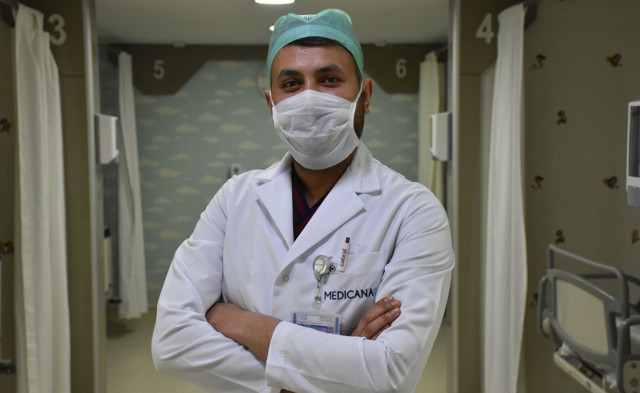 Sivas'ta koronavirüsü yenip alkışkarla dönen hemşire: Hiç üzülmedim - Resim: 0