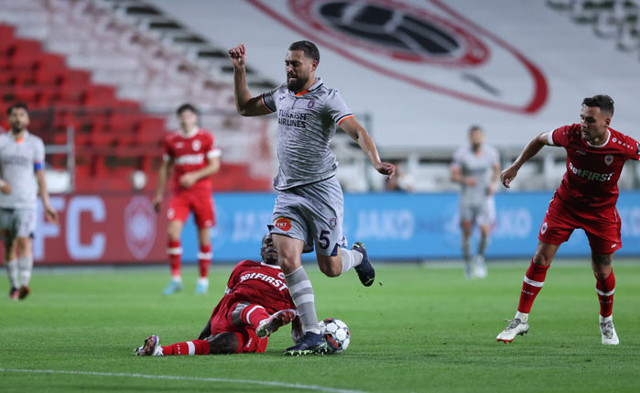 Başakşehir Belçika'da destan yazdı UEFA Avrupa Konferans Ligi'nde gruplara kaldı - Resim: 0