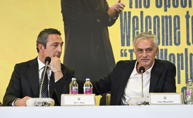 Fenerbahçe Teknik Direktörü Jose Mourinho'dan transfer ve kadro açıklamaları! İstemediği 2 futbolcuyu söyledi - Resim: 1