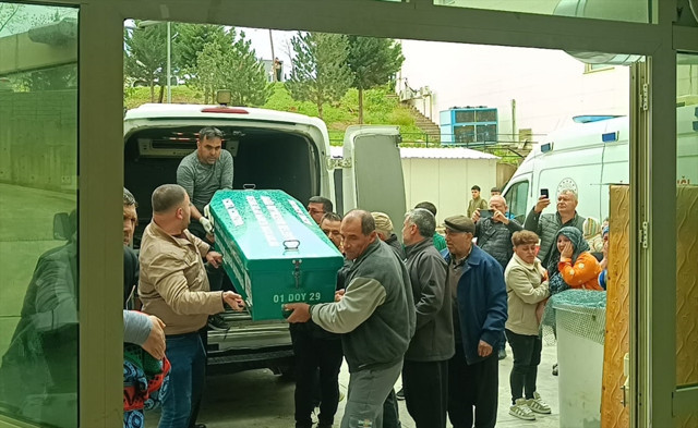 Adana'da otomobil ile minibüs çarpıştı, 5 kişi öldü, 10 kişi yaralandı - Resim: 0