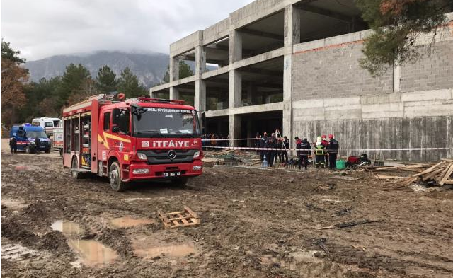 Denizli'de foseptiğe giren 3 işçi, egzozdan zehirlenerek hayatını kaybetti - Resim: 2