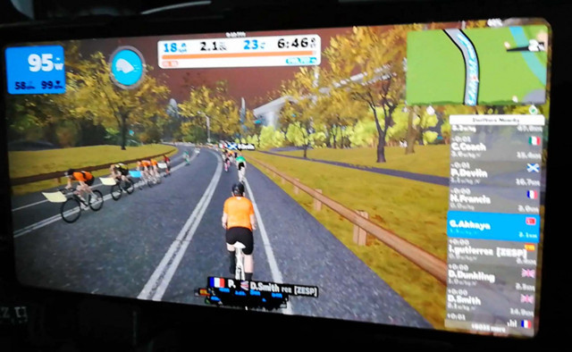 Bursa'da bisiklet sporcusu yarışlara evde simülasyonla hazırlanıyor - Resim: 0