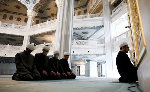 Diyanet son noktayı koydu: Online cuma namazı olmaz - Resim: 0
