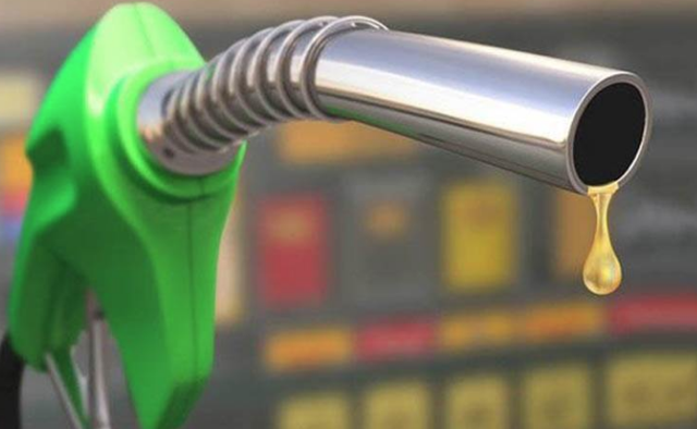 Araç sahipleri gece yarısına dikkat! Benzine bu kez indirim geldi - Resim: 0