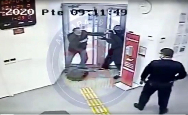 Banka soygununu engelleyen emekli konuştu: Ben devletimin bankasını soydurmam - Resim: 0