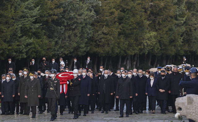 Devlet erkanı Anıtkabir'de! Erdoğan: Milletimizin birliğine kastedilmesine asla izin vermeyeceğiz - Resim: 0