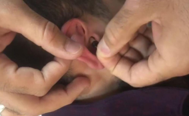 Ehliyet sınavında da bunu yapmazsın! Polis gözlerine inanamadı! Pes dedirten kopya düzeneği - Resim: 0