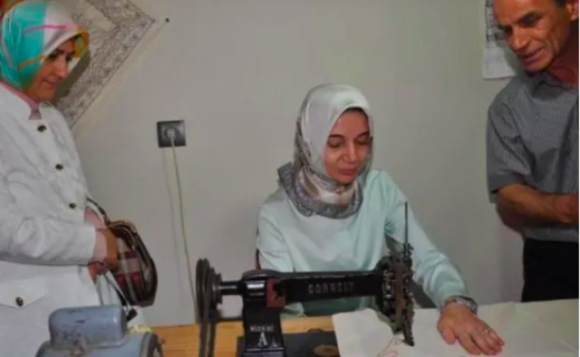 Bekir Bozdağ çocukları kaç tane oğlu Alperen Bozdağ kimdir, ne iş yapıyor? - Resim: 0