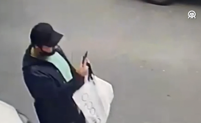 Bakırköy'de bir kişinin 7 milyon lira değerinde ziynet eşyasını dolandıran zanlı tutuklandı - Resim: 1