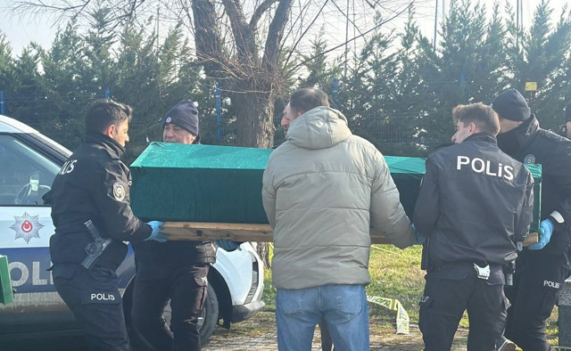 Büyükçekmece'de parkta alkol alarak uyuyan kişi donarak öldü - Resim: 0