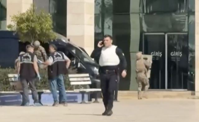 Antalya'da Kepez Kaymakamlığı'nda silah sesleri! Bina tahliye edildi... Çok sayıda polis bölgede - Resim: 2