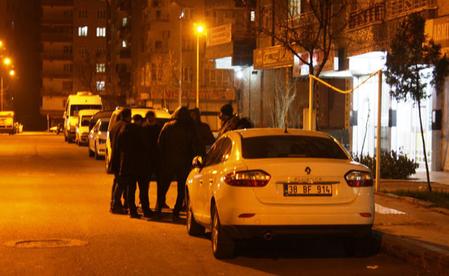 Vahşet çocukların kan damlayan koliyi görmesiyle ortaya çıktı!  - Resim: 1