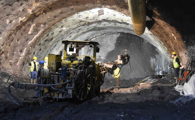 Bakan Adil Karaismailoğlu: Ankara- İstanbul arası 14 dakika kısalacak - Resim: 0