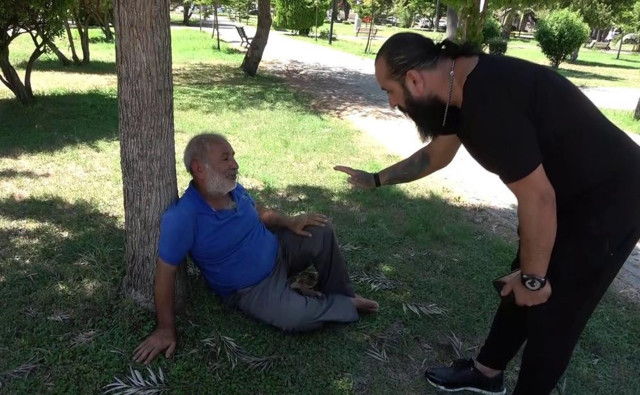 Adana cehennem gibi yanıyor! Sıcaktan fenalaşıp gölgede uyudu öldü sandılar - Resim: 0