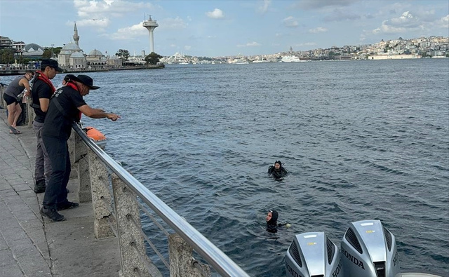 Üsküdar'da denize düşen kadın aranıyor - Resim: 0