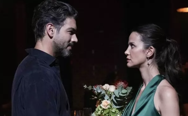 Karadut dizisinde olay sahne! Baba kızına erkekle öpüştü diye toprak yedirdi - Resim: 2