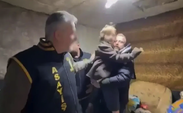 Bursa'da 1 yaşında kaybolan çocuk 7 yıl sonra çöp evde bulundu annesi babası meğer... - Resim: 0