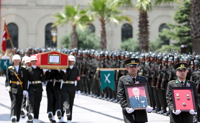 Akar ve komuta kademesinden Orgeneral Mehmet Hikmet Bayar veda - Resim: 1