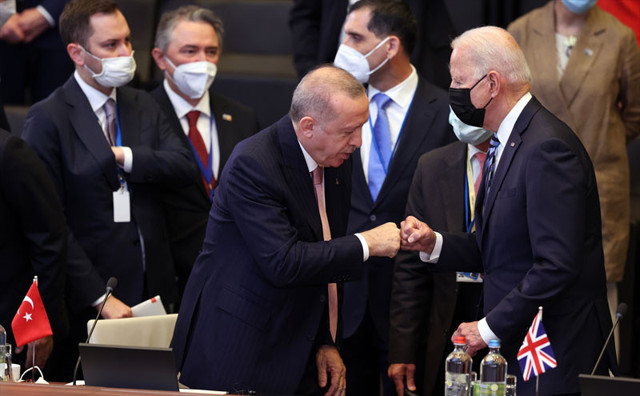 Cumhurbaşkanı Erdoğan ile ABD Başkanı Biden'dan ayaküstü ilk görüşme - Resim: 1