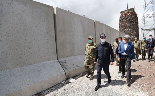 Milli Savunma Bakanı Hulusi Akar ve komutanlar İran sınırını denetledi - Resim: 1