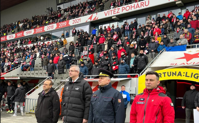 Türkiye'ye gelen Çek arama kurtarma ekibine Slavia Prag'dan anlamlı jest! - Resim: 1