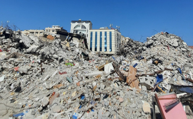 Hatay'da 'depremde öldü' diye morga konulan küçük kızın hayatını kebapçı kurtardı! - Resim: 1
