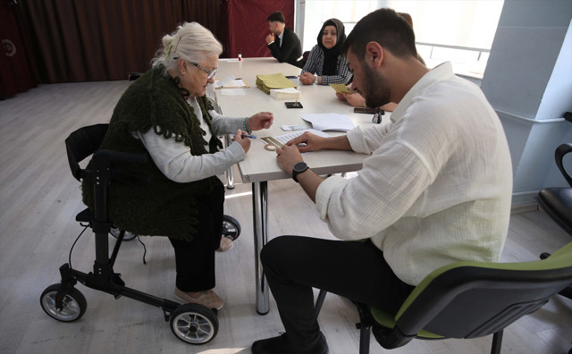 Türkiye'nin en büyük adası Gökçeada ve köyü olmayan tek ilçesi Bozcaada'da sandığa koştular - Resim: 0
