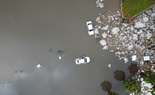 Antalya'da okullar bir gün daha tatil edildi! Sel can aldı, 'kıyamet kopuyor sandık'... - Resim: 2