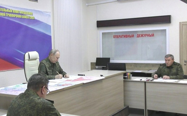 Rusya Devlet Başkanı Putin, askeri üniforma giyerek Kursk'u ziyaret etti - Resim: 0