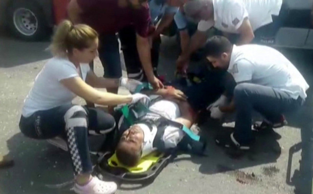 Mersin'de 6 takla atıp karşı şeride geçen araçtan sağ çıktı! - Resim: 2