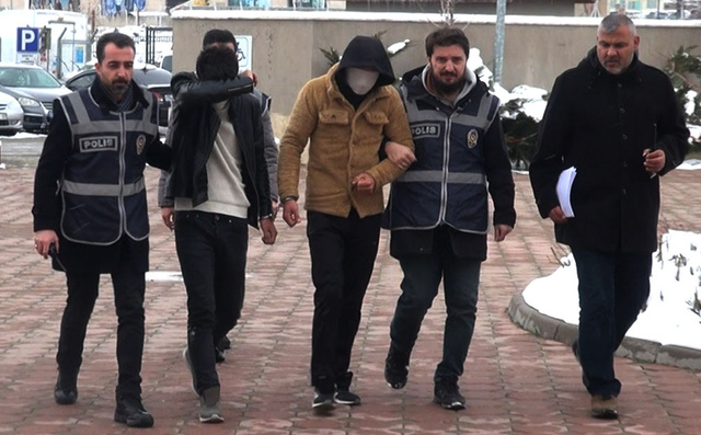 Sivas'ta  FETÖ yalanıyla iki kişi dolandırdılar - Resim: 1