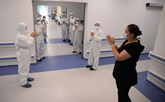 Mersin'de koronavirüsü yenen 3 çocuk annesi: Bana bir şey olmaz demeyin - Resim: 1