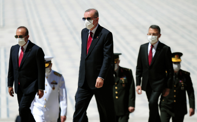 Yüksek Askeri Şura toplantısı bitti! Erdoğan Anıtkabir'de özel deftere bakın neler yazdı - Resim: 1