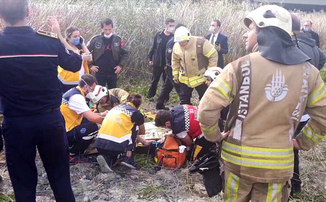 İstanbul Büyükçekmece'de eğitim uçağı düştü - Resim: 4