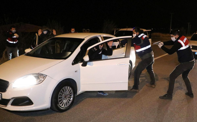 Denizli'de kalem görünümlü 50 suikast silahı ele geçirildi - Resim: 0