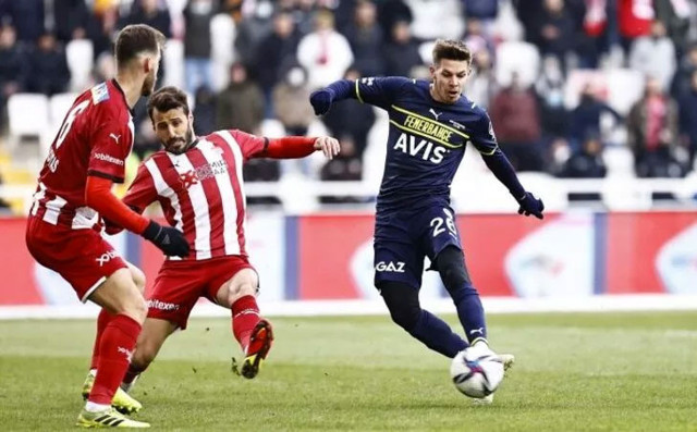 Fenerbahçe performansıyla büyüledi taraftarın sevgilisi oldu yönetim menajerini İstanbul'a çağırdı - Resim: 1