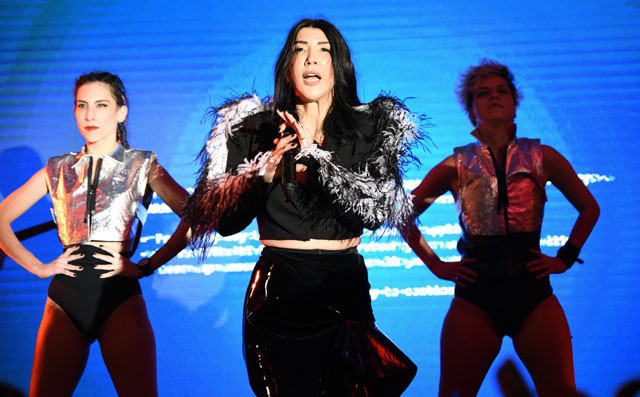 Hande Yener 'Biz alkış bağımlısı zavallılarız' dedi çapkınlık yorumu olay oldu - Resim: 4