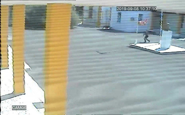 KKTC'de Türk bayrağını çalan Rum için tutuklama emri çıkarıldı - Resim: 0