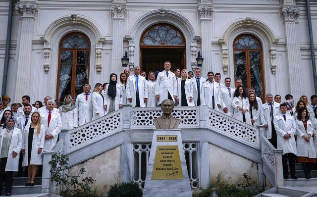 Milli Eğitim Bakanı Ziya Selçuk duyurdu öğretmenler artık bunu giyecek - Resim: 1