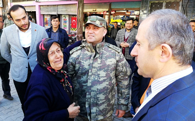 TSK'nın Bahar Kalkanı Operasyonu'na katılan askerler kurban kesilerek uğurlandı - Resim: 0