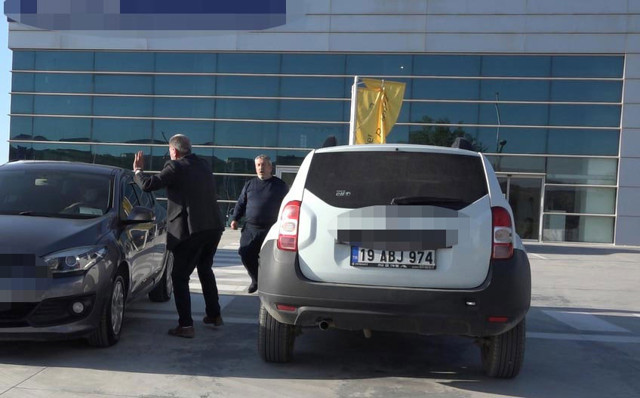 Çorum'da eşine ikinci el cip aldı gerçeği öğrenince benzinle yakmak istedi - Resim: 0