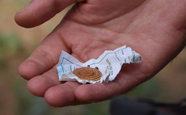 Sivas'ta imam cami bahçesinde bulduğu altınları polise teslim etti - Resim: 2