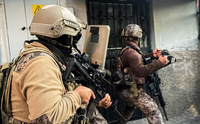 Mersin'de PKK/KCK operasyonu! 15 kişi hakkında gözaltı kararı - Resim: 0