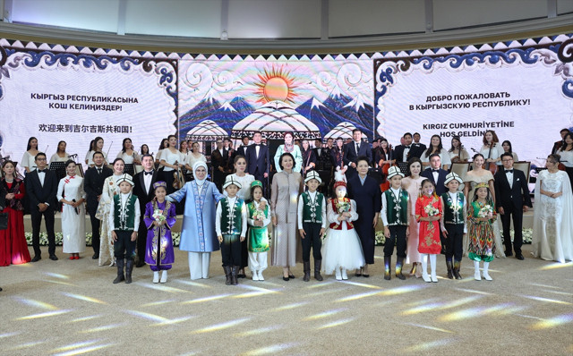 Emine Erdoğan, Kırgızistan'da lider eşleriyle buluştu - Resim: 4