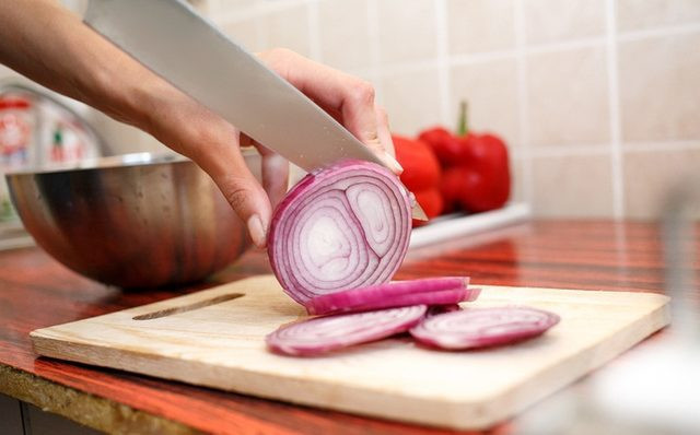 Yatağınızın altına soğan koyun bakın nelere iyi geliyor - Resim: 3