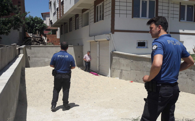 Oyun oynarken tırmandığı duvardan düştü! - Resim: 0