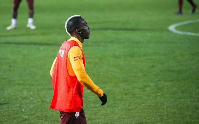 Galatasaraylı futbolcu Onyekuru sıtmaya yakalandı - Resim: 0