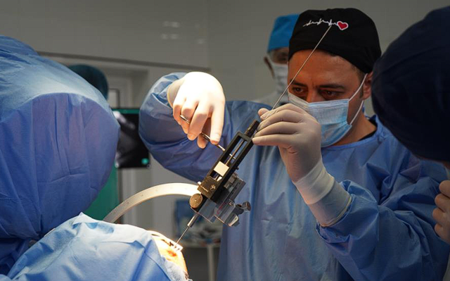 Türk doktorlar Özbekistan'da bir ilki gerçekleştirdi - Resim: 0