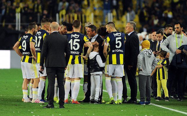 Maç bitti Ali Koç sahaya indi - Resim: 2